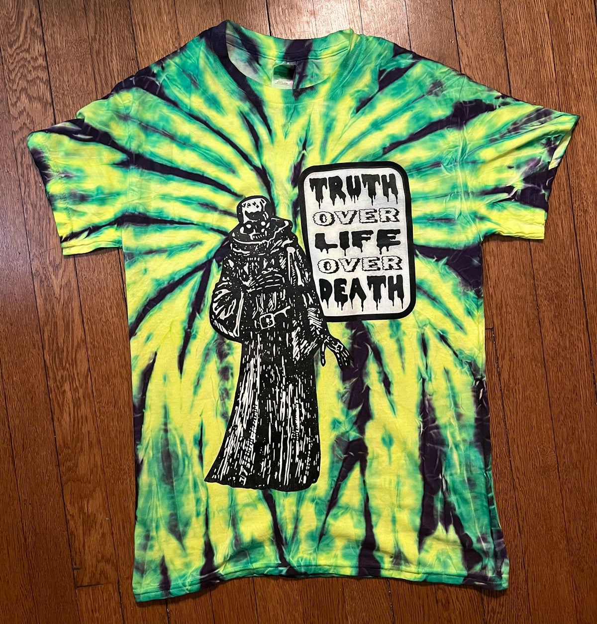 TRUTH SEEKER Screen Printed Tie-Dye Shirt